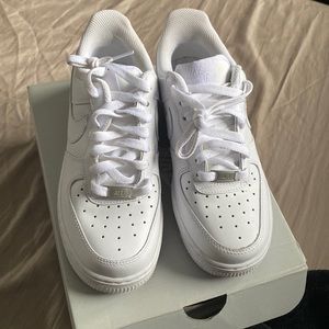 COPY - COPY - Size 6 womens white airforce
